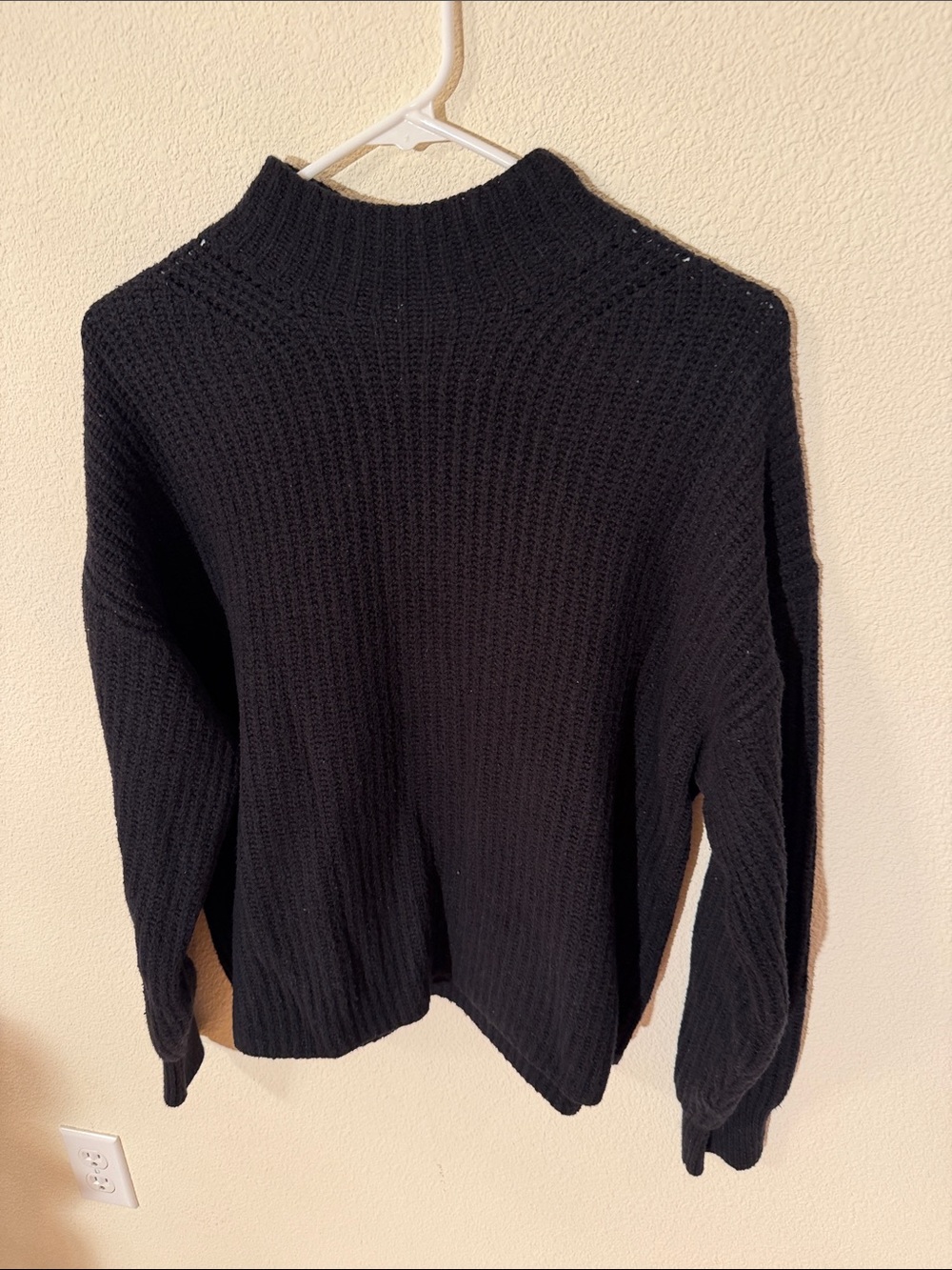Old Navy Classic Black Women's Knit Sweater - Timeless Comfort